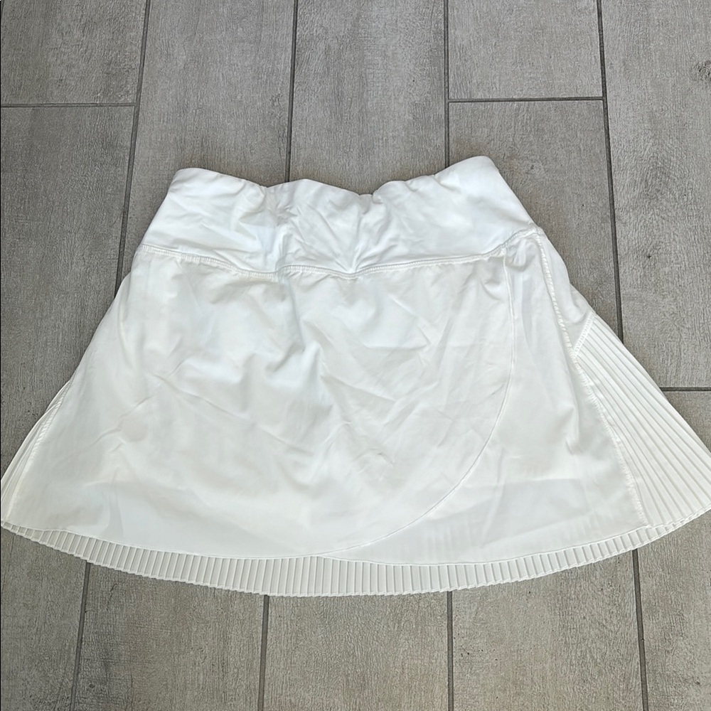 Elegant White Mini Golf Skirt size S